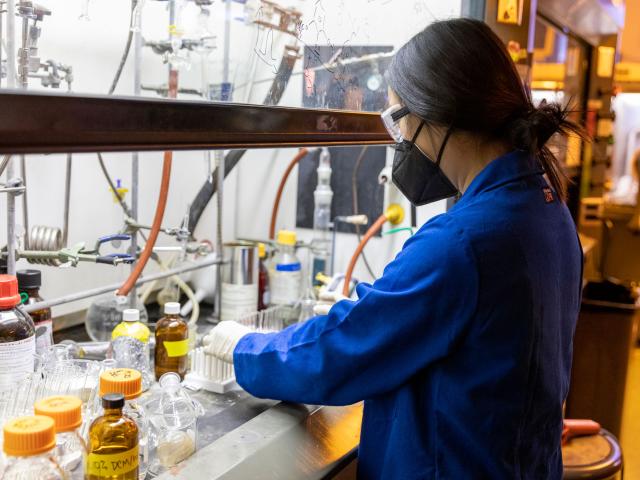 Madalyn Phan in lab Photo: Christin Palmstrom