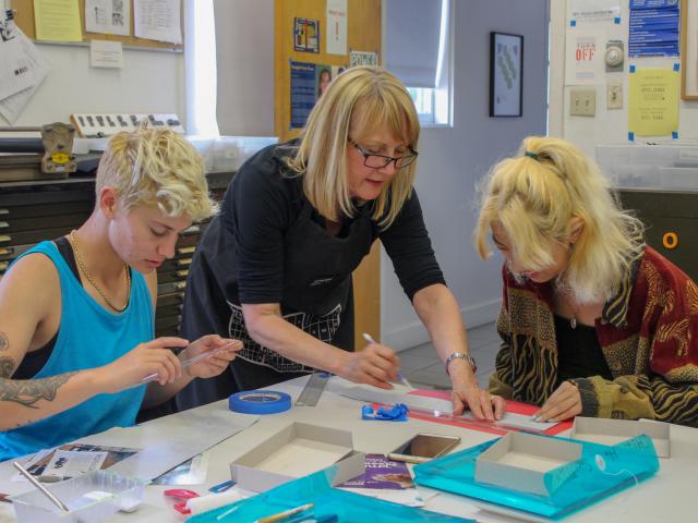 Linda Ekstrom (center). Photo: Will Proctor